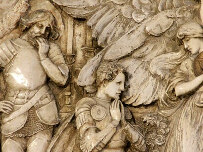 Sir Perceval de Frances Darlington, (1880-1940). Detalle de "La visión del Santo Grial" Quienes buscan el grial deben volverse virtuosos y puros de corazón para ganarse el derecho de acercarse a la piedra del grial y utilizar sus poderes.Iglesia de Santa María, Ingleton, North Yorkshire, Inglaterra