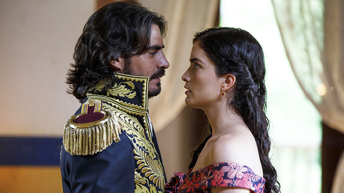 El actor Luis Gerónimo Abreu (Simón Bolívar) y Shany Nadan (Manuelita Sáenz) en la serie de televisión Bolívar