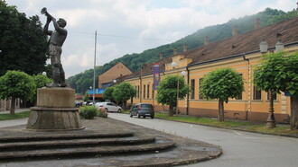 El sonido de las trompetas en Guča actúa como una voz colectiva de Serbia porque apela a emociones arraigadas. Comuna de Lučani, Serbia