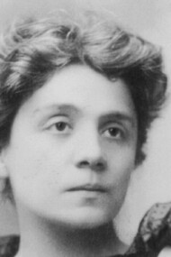 Foto dell'attrice Eleonora Duse,  l’attrice più celebre della sua epoca, per la quale lo status di “primadonna” trascendeva la persona ed i ruoli, trasformandosi in un’aura la cui eco è percepibile ancora oggi