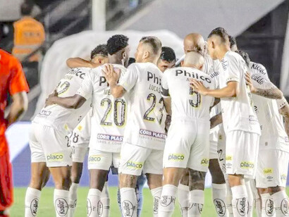 Jogadores dos Santos no início da partida