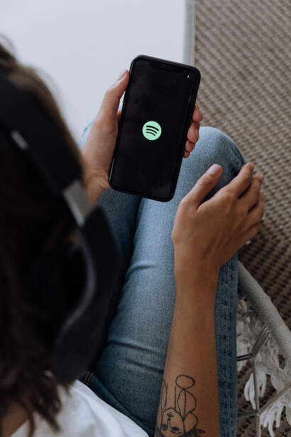 Su Spotify, un quarto degli artisti che generano più di 10.000 dollari l’anno in royalties sono indipendenti