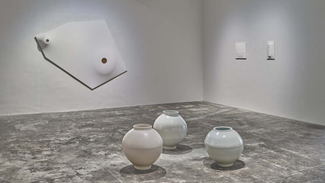 Various artists, Vessel of emptiness, exhibition view. Courtesy of Axel Vervoordt Gallery