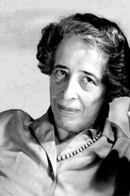 Hannah Arendt smoking 