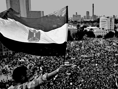 Des millions d'Égyptiens, fatigués de la corruption rampante du gouvernement, se etaient déversés sur la place Tahrir pour manifester contre Hosni Moubarak 