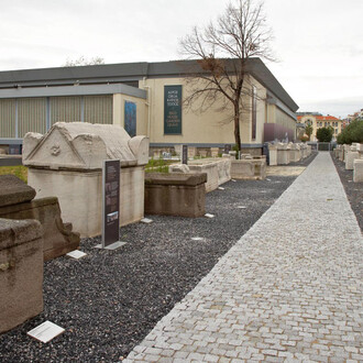 Field, house, garden, grave, exhibition view. Courtesy of Archaeological Museum of Thessaloniki