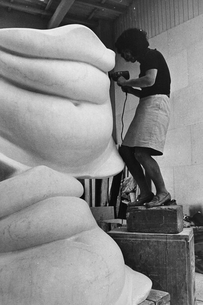 Alina Szapocznikow with ‘Grands Ventres (Big Bellies)’, 1968 during a photo session for Elle Magazine
1968
Photo: Roger Gain