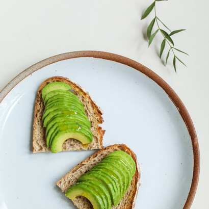 Due sandwich all'avocado
