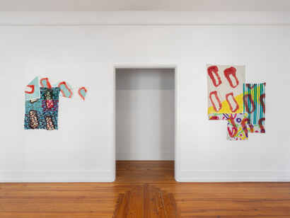 Claude Viallat, Peintures, vista da exposição. Cortesia da Document Gallery