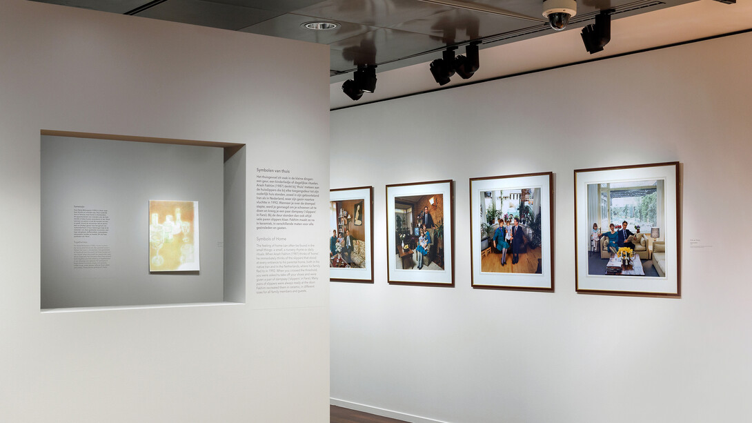 Varios artistas, Thuis. El sentimiento de hogar en el arte contemporáneo, vista de la exposición. Cortesía del Museum Het Rembrandthuis