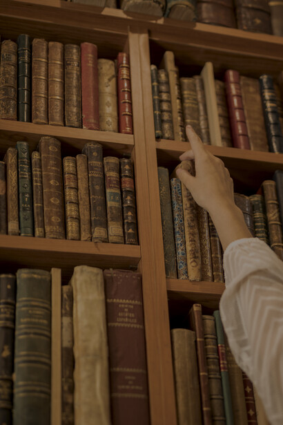 Ouvrir un vieux livre c’est regarder en face tout ce qui a un jour compté pour quelqu’un