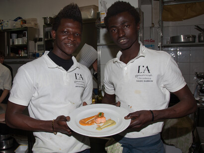 Due giovani aiutanti dello chef - Ph. Stefano Mileto