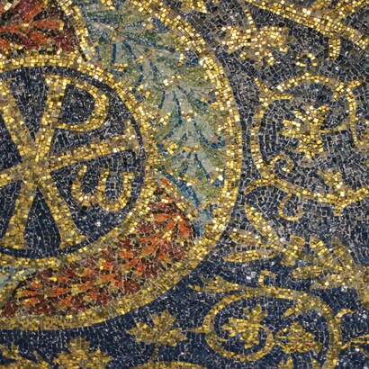 Mausoleo di Galla Placidia, particolare dei mosaici del soffitto. Ravenna, Italia