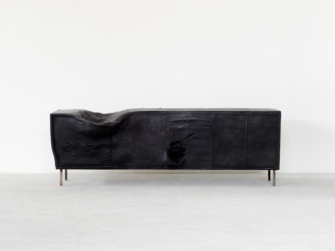 Erwin Wurm,
Horse (Sideboard), 2015
Bronze, black patina, iron. 300 kgs
65 x 203 x 63 cm (25,59 x 79,92 x 24,8 in) 
Courtesy Galerie Thaddaeus Ropac, Paris/Salzburg
photo: Eva Würdinger

