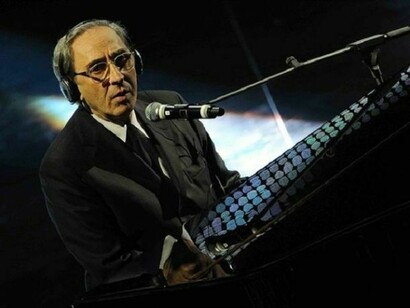 Franco Battiato al pianoforte