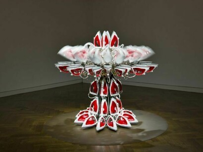 Joana Vasconcelos, Full Steam Ahead (Red #1), 2/2, 2012, Photo Peter Mallet / Courtesy Haunch of Venison