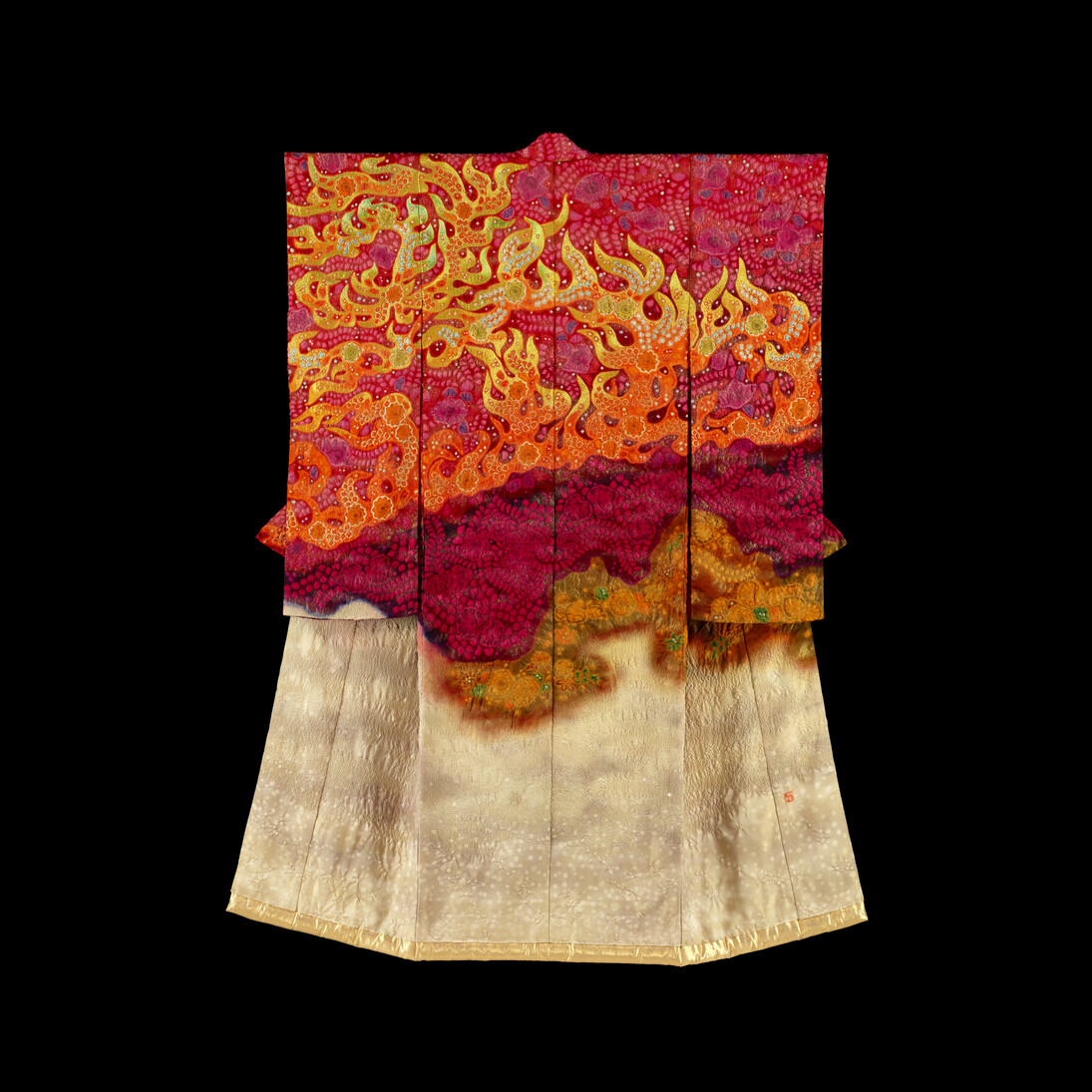 Symphony of Light: The Universe, Chuu/ A Blazing Passion (1999); tiedyeing, ink painting, gold leaf and embroidery on silk crepe (chirimen) with gold wefts; 198x139 cm.