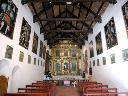 En las imágenes de Uquía, los ángeles aparecen como soldados ataviados con trajes de gala, sombreros emplumados y coronas florales