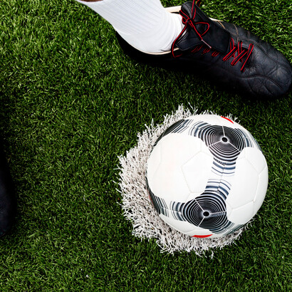 Bola de futebol. É interessante lembrar que nem sempre a equipa mais forte ganha