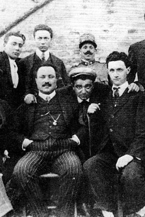 Bruno Corra. Foto di gruppo a villa Ginanni Corradini a Campiano (Ravenna)