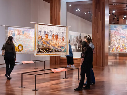 Nengi Omuku, The gathering, exhibition view. Courtesy of De Young Museum