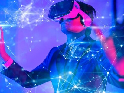 Anche agenzie immobiliari e società ripropongono luoghi noti, rendendoli visitabili a distanza virtualmente 