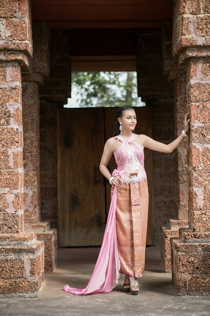 Bella mujer posando para ser admirada, Thailandia
