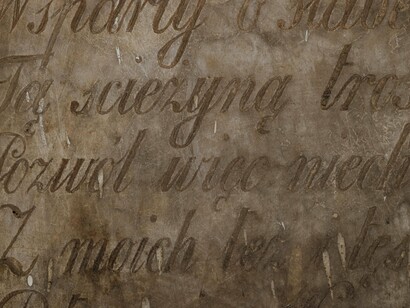  Publicados pela primeira vez em 1885, esses textos misteriosos geraram mais de um século de tentativas de decifração, teorias conspiratórias e caçadas ao tesouro. Até hoje, apenas uma das três mensagens foi resolvida, mantendo vivo o fascínio em torno desse enigma