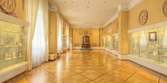 Blohm-Room, Designed by: Rudolf Alexander Schröder (1878-1962), Executed by: Ernst Matthes and Rudolf Tewes (1879-1965) 1912HamburgRoom with painted murals and a collection of porcelain from the mansion that belonged to the merchant family Blohm, located at Harvestehuder Weg 36