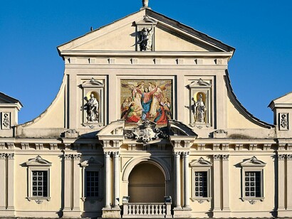 Santuario di Crea, parte superiore della facciata con al centro il mosaico di Dalle Ceste, Piemonte, Italia