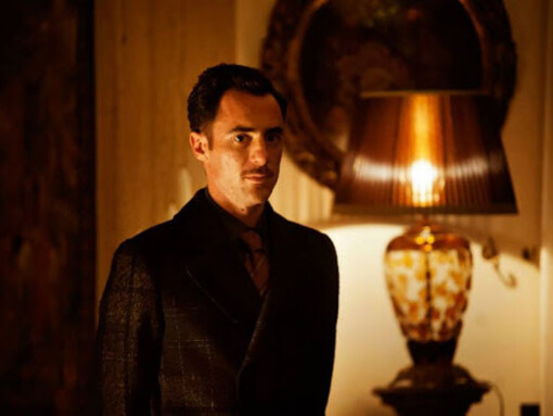 Suburra prende il nome dall'omonimo quartiere dell'Antica Roma, la cui parte bassa era particolarmente malfamata