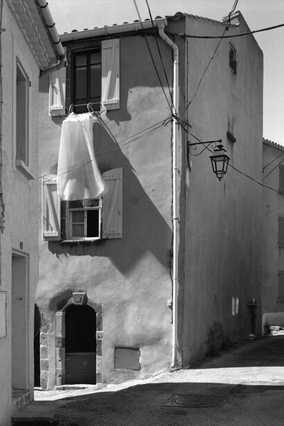 Raymond Depardon, Hameau Saint Martin d'Orb, Le Bousquet d'Orb, Hérault, 2020. Serie: Communes © Raymond Depardon/Magnum photos

