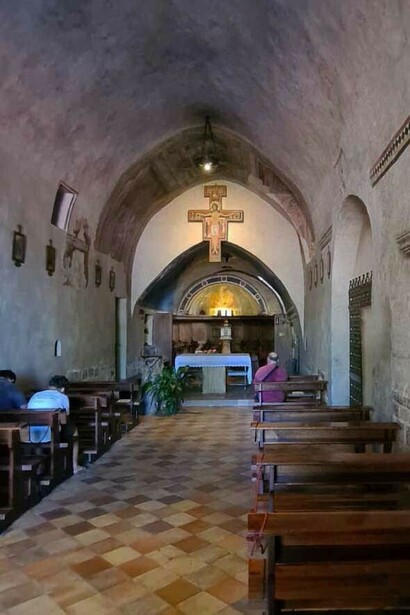 Chiesa di San Damiano, sulla parete destra la finestra del denaro dove Francesco gettò la borsa dei denari, foto Federica Antenozio