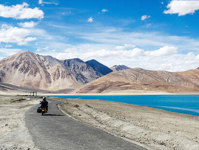 The breathtaking 150 km road journey from Leh to the Nubra Valley provides the ultimate thrill for an adrenalin pumping mountain drive