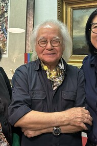 Le professeur LIN Xiang Xiong entouré de l’artiste Wei LIU (à gauche) et de l’auteure Kim Chi PHO (à droite)
