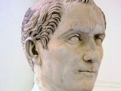 Busto de Cayo Julio César en el Museo Arqueológico Nacional de Nápoles, Italia