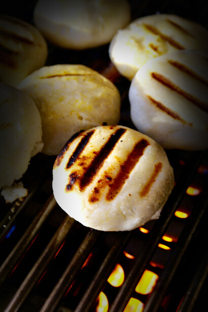 Las arepas: el plato más famoso dentro de la gastronomía venezolana. La más demandada, la arepa con queso