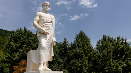 Estatua de Aristóteles en Estagira, Grecia