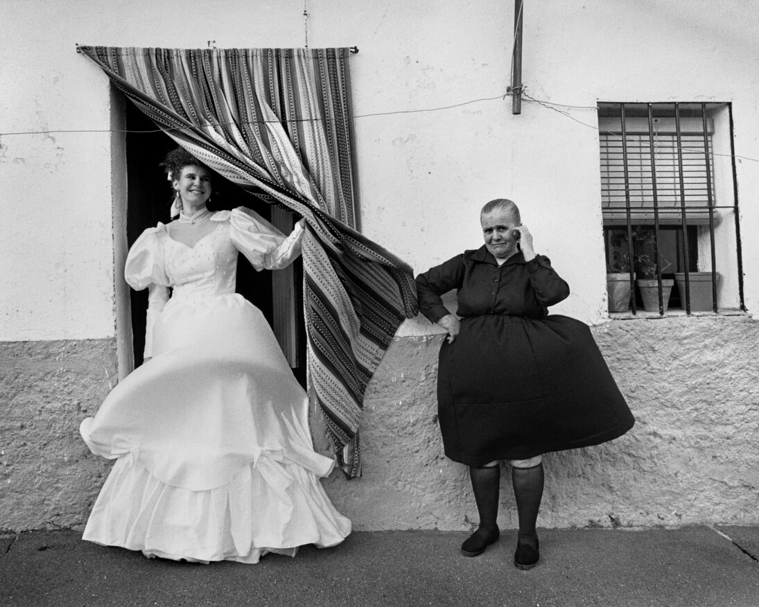 Cristina García Rodero, La Boda de Loli, Marcilla, Spain, 1991   © Cristina García Rodero / Magnum Photos