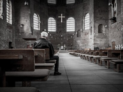 I rituali stereotipi del culto cattolico non sono più in grado di soddisfare la sete spirituale delle persone