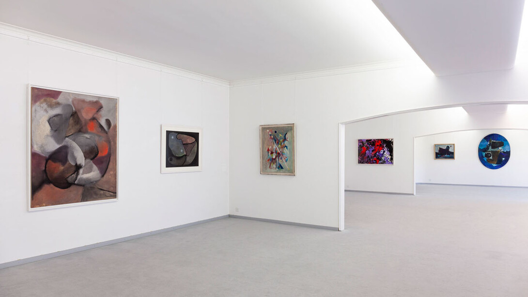 Verschiedene Künstler, Weltkunst für frieden und freiheit, ausstellungsansicht. Mit freundlicher genehmigung von Galerie Henze & Ketterer