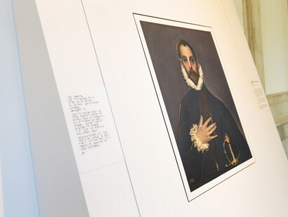Imagen en sala de una de las cartelas en braille © Museo Nacional del Prado