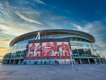 Il joue en tant que meneur de jeu et s'intègre parfaitement dans l'équipe s'Arsenal, devenant un pilier des Gunners et leur capitaine
