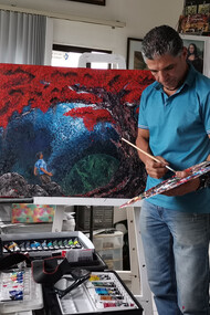 Franklin Mata Piedra en su estudio