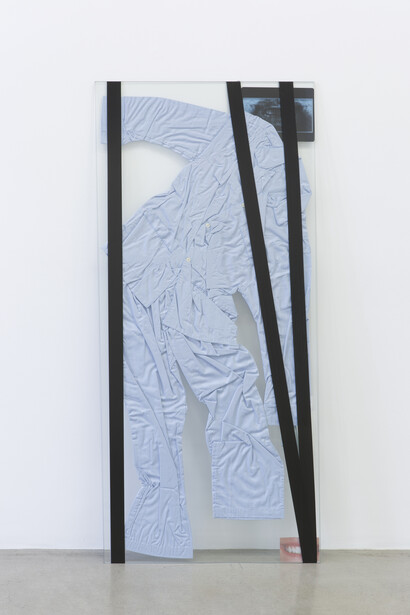 Lili Reynaud-Dewar, Vivre avec ça ?!, 2014, Pyjama d'homme, verre, ruban adhésif, radiographies dentaires, impressions laser / Man's pyjamas, glass, tape, dental radiographies, laser prints, 165 x 75 cm, Vue de l’exposition / Exhibition view « Vivre avec ça ?!», kamel mennour (47, rue saint-andré des arts), Paris, 2014, © Lili Reynaud-Dewar, © Photo. Fabrice Seixas, Courtesy the artist and kamel mennour, Paris