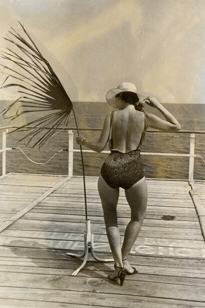 Boris Mikhailov b.1938, Crimean Snobbism, 1982. Courtesy of the artist and Sprovieri Gallery, London. © Boris Mikhailov
