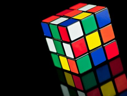 Viviamo in tempi in cui il pensare male ci caratterizza e ci impedisce di avere una conoscenza complessa, l’unica possibile per affrontare le sfide attuali