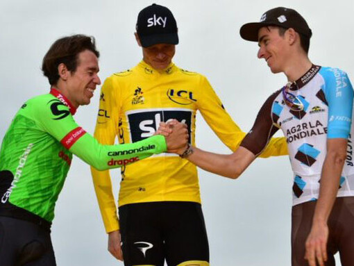 El último pódium del Tour: a la izquierda, Rigoberto Urbán, segundo en la clasificación general