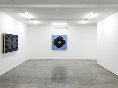 Donald Sultan, "installation of Artifice exhibition," 2014. Courtesy of Ryan Lee, New York
