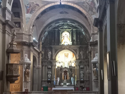 Interior de la Parroquia Nuestra Señora de Montserrat, Buenos Aires, Argentina